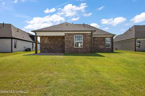 Exterior - 610 Sunflower St, Nesbit, MS 38651 photo 6 of 10