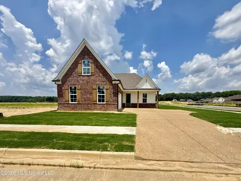 Exterior - 610 Sunflower St, Nesbit, MS 38651 photo 5 of 10