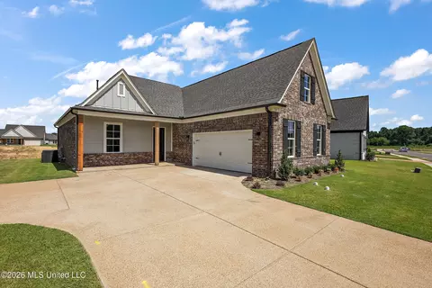 Exterior - 610 Sunflower St, Nesbit, MS 38651 photo 3 of 10