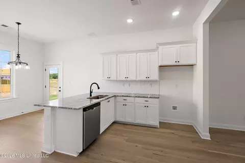 Kitchen - 610 Sunflower St, Nesbit, MS 38651 photo 1 of 1