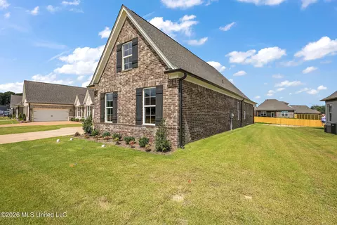 Exterior - 610 Sunflower St, Nesbit, MS 38651 photo 2 of 10