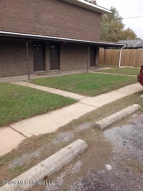 3305 Spruce St, Pascagoula, MS 39581