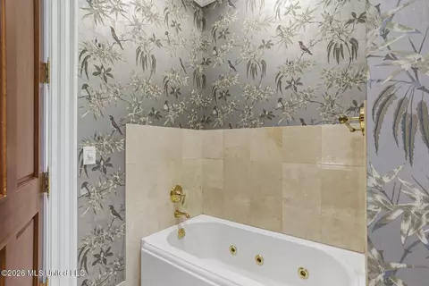 Bath - 147 Chantilly Dr, Madison, MS 39110 photo 5 of 12