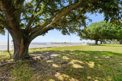 1552 Beach Blvd, Biloxi, MS 39530