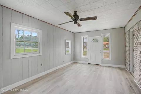 Living - 5018 Frederick St, Moss Point, MS 39563 photo 5 of 6