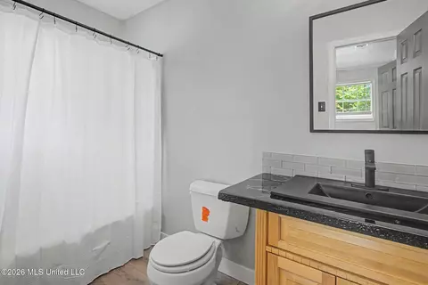 Bath - 5018 Frederick St, Moss Point, MS 39563 photo 2 of 2