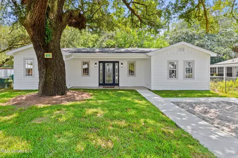 426 Demontluzin Ave, Bay Saint Louis, MS 39520