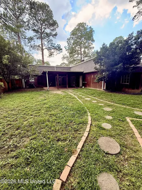 Exterior - 5230 Ridgewood Rd, Jackson, MS 39211 photo 1 of 3