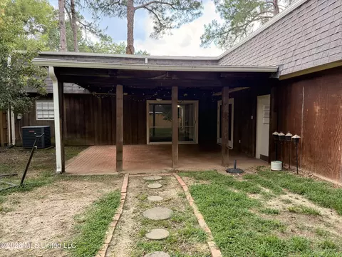 Exterior - 5230 Ridgewood Rd, Jackson, MS 39211 photo 2 of 3