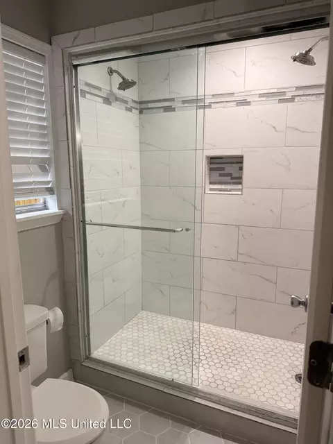 Bath - 5230 Ridgewood Rd, Jackson, MS 39211 photo 2 of 2