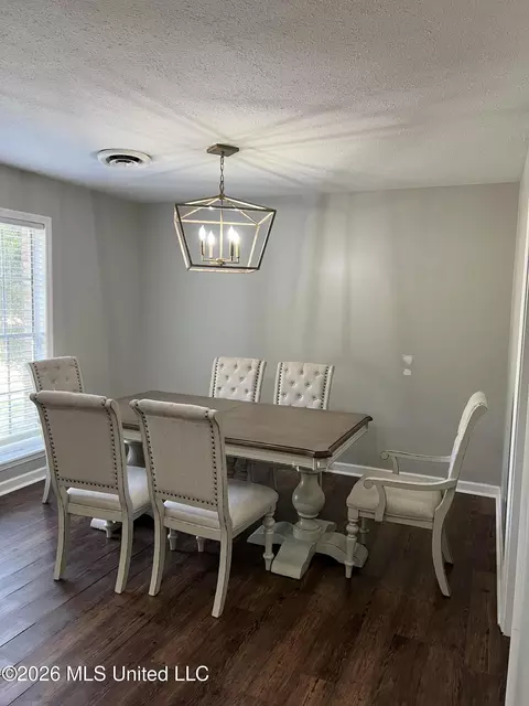 Dining - 5230 Ridgewood Rd, Jackson, MS 39211 photo 1 of 1