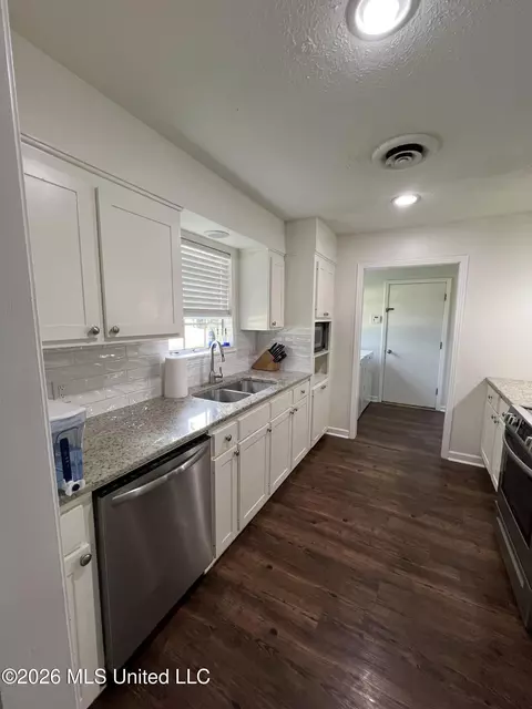 Kitchen - 5230 Ridgewood Rd, Jackson, MS 39211 photo 1 of 1