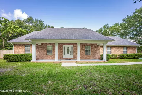 13813 Puerto Dr, Ocean Springs, MS 39564
