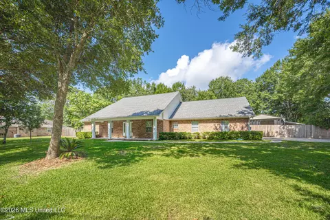 13813 Puerto Dr, Ocean Springs, MS 39564