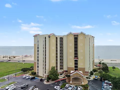 1200 Beach Dr #301, Gulfport, MS 39507