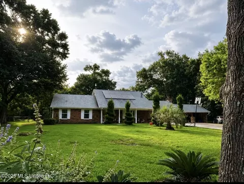 10198 Gorenflo Rd, D'iberville, MS 39540