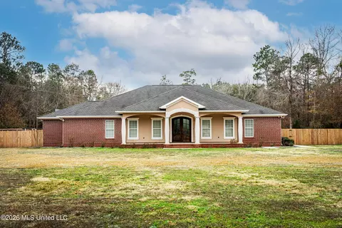 5851 Old Spanish Trl, Ocean Springs, MS 39564
