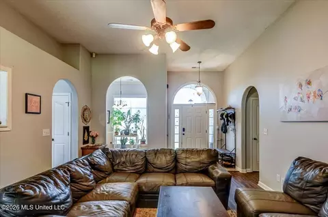 Entry Way - 1246 Pontotoc St, Hernando, MS 38632 photo 1 of 2