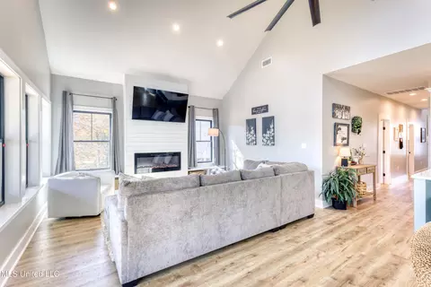 Living - 4441 Audubon Trl, Biloxi, MS 39532 photo 2 of 3