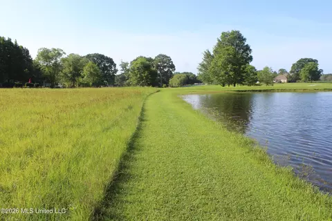 SE Maura Lane, Brookhaven, MS 39601