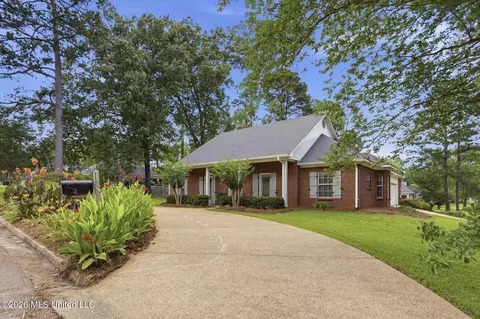 317 Woodrun Dr, Ridgeland, MS 39157