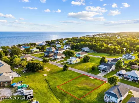 104 Runnels Ave, Long Beach, MS 39560