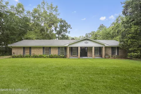 2236 Brookside Dr, Gautier, MS 39553