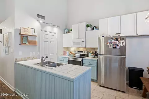 Kitchen - 111 Shadow Hill Dr, Madison, MS 39110 photo 1 of 2