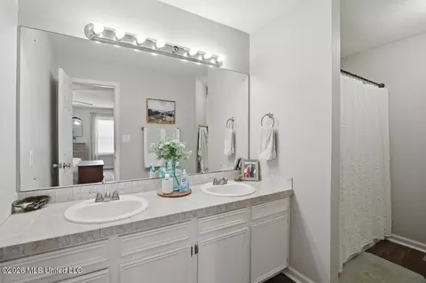 Bath - 111 Shadow Hill Dr, Madison, MS 39110 photo 2 of 2