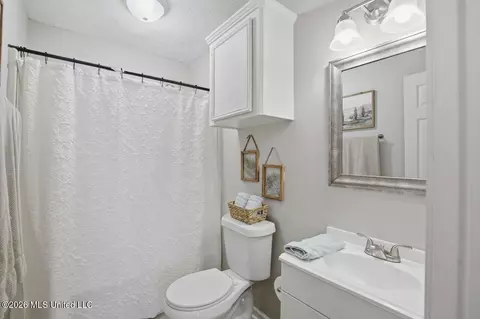 Bath - 111 Shadow Hill Dr, Madison, MS 39110 photo 1 of 2