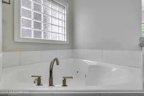 Bath - 101 Darrowsby Pl, Madison, MS 39110 photo 2 of 5