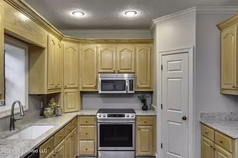 Kitchen - 101 Darrowsby Pl, Madison, MS 39110 photo 1 of 4