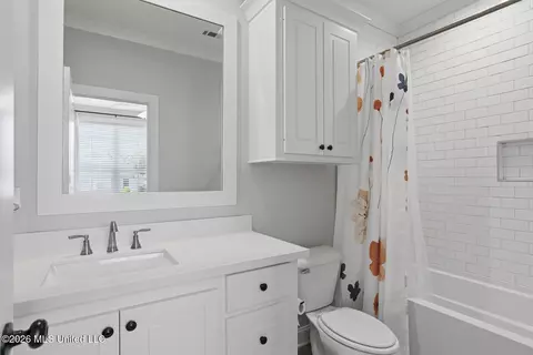 Bath - 406 Pilot Cir, Brandon, MS 39047 photo 6 of 8