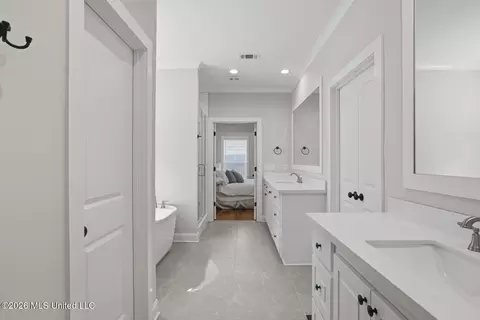 Bath - 406 Pilot Cir, Brandon, MS 39047 photo 5 of 8