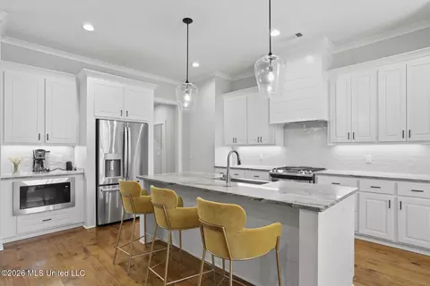 Kitchen - 406 Pilot Cir, Brandon, MS 39047 photo 2 of 5