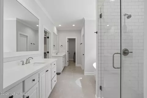 Bath - 406 Pilot Cir, Brandon, MS 39047 photo 1 of 8