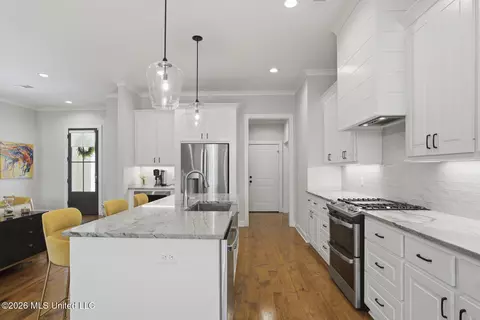 Kitchen - 406 Pilot Cir, Brandon, MS 39047 photo 3 of 5