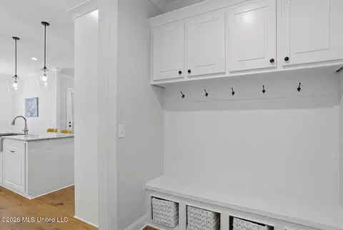 Entry Way - 406 Pilot Cir, Brandon, MS 39047 photo 2 of 2