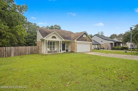 5401 Sioux Dr, Ocean Springs, MS 39564