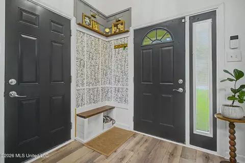 5401 Sioux Dr, Ocean Springs, MS 39564