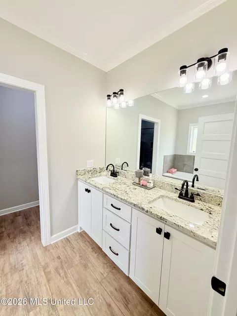 Bath - 1230 Riverdale Rd, Grenada, MS 38901 photo 1 of 6