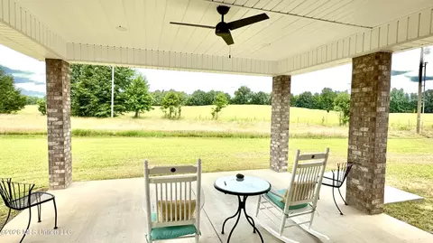 Exterior - 1230 Riverdale Rd, Grenada, MS 38901 photo 2 of 3