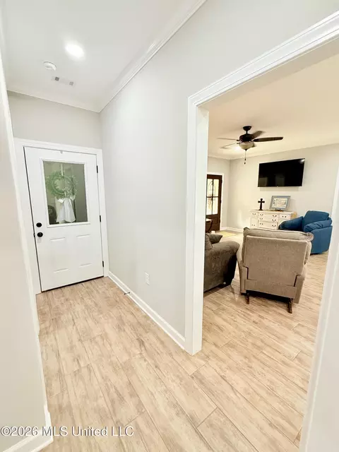Entry Way - 1230 Riverdale Rd, Grenada, MS 38901 photo 1 of 1