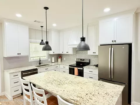 Kitchen - 1230 Riverdale Rd, Grenada, MS 38901 photo 1 of 3