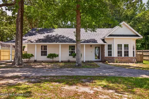 2621 Beachview Dr, Ocean Springs, MS 39564