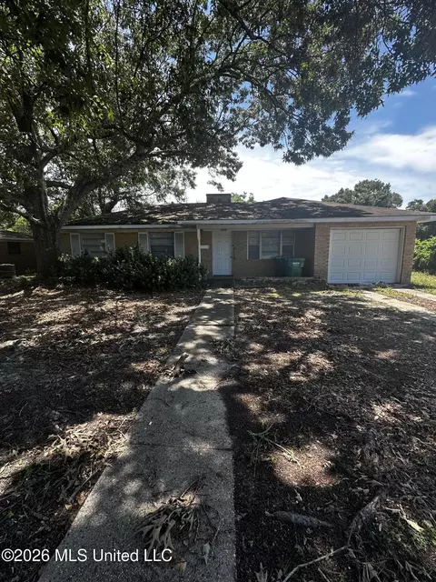 2004 Collins Blvd, Gulfport, MS 39507