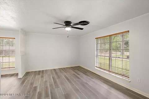 Living - 13 Rob Ln, Jackson, MS 39212 photo 1 of 5