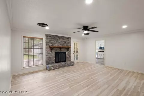 Living - 13 Rob Ln, Jackson, MS 39212 photo 4 of 5