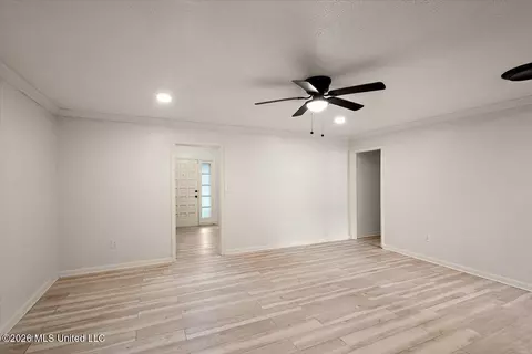 Living - 13 Rob Ln, Jackson, MS 39212 photo 3 of 5