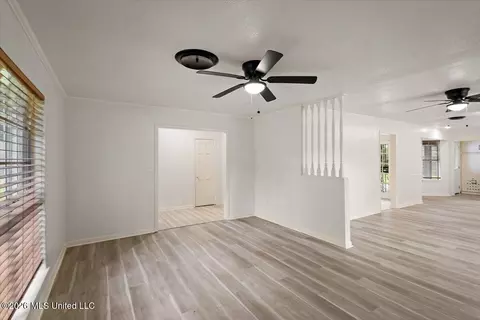 Living - 13 Rob Ln, Jackson, MS 39212 photo 2 of 5